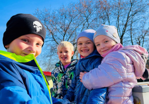 Starszaki na placu zabaw