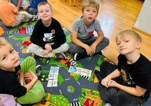 Wynalazcy układają obrazki