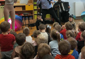 Pani śpiewa, pan Maciek naśladuje kota