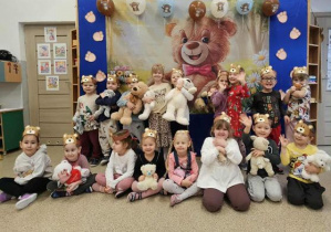 Grupowe zdjęcie Tropicieli w Dniu Misia