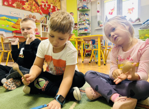 Muzyczne zabawy - gramy na instrumentach