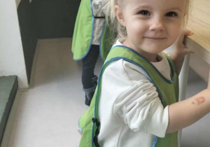 Dziewczynka w Akademii Ciastka