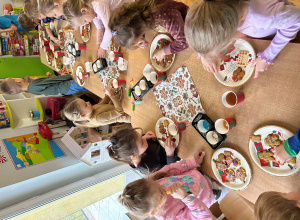 Wynalazcy dekorują pierniki