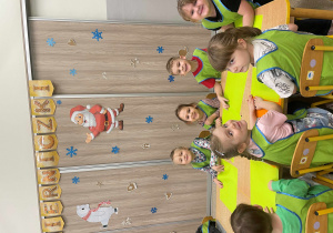 Dzieci podczas warsztatów piernikowych