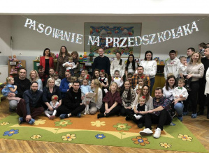 Pamiątkowe zdjęcie z pasowania