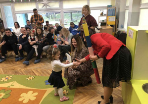 Dziewczynka podczas pasowania