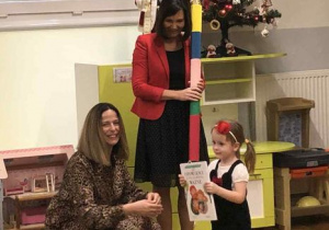 Dziewczynka podczas pasowania