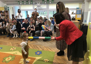 Dziewczynka podczas pasowania