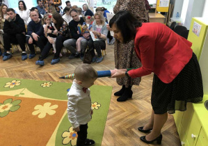 Chłopiec podczas pasowania