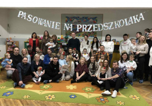 Pamiątkowe zdjęcie z pasowania