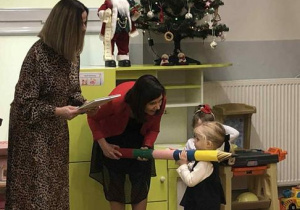 Dziewczynka podczas pasowania