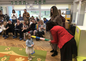 Dziewczynka podczas pasowania