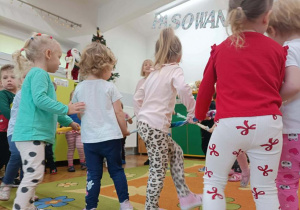 Przedszkolaki podczas zabawy