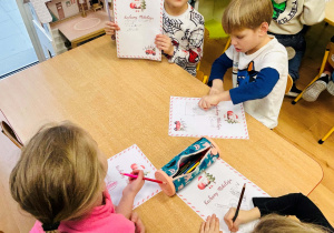 Starszaki piszą listy do Mikołaja