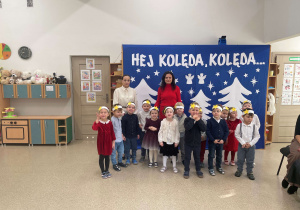 Dzieci z grupy Odkrywcy wraz z nauczycielkami