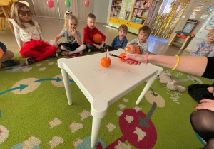 Eksperyment z mandarynkami