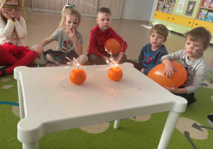 Eksperyment z mandarynkami