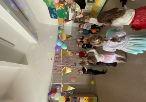 Powitanie Nowego Roku z konfetti