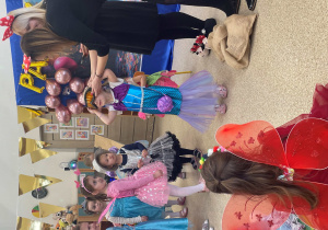 Dziewczynka w przebraniu