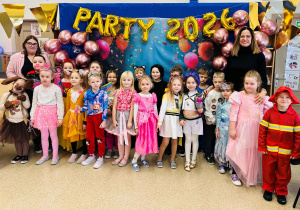 Zdjęcie grupowe Tęczowej Akademii