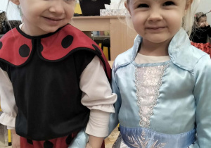 Dziewczynki w przebraniu