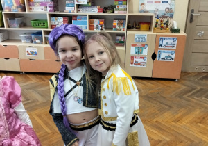 Dziewczynki w przebraniu