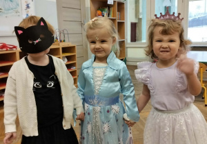 Dziewczynki w przebraniu