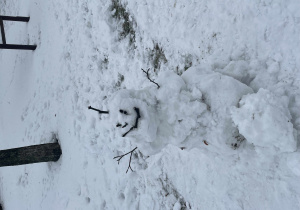 Bałwan zbudowany przez dzieci