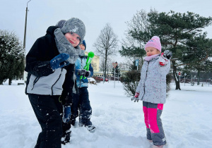 Zabawy w ogrodzie przedszkolnym