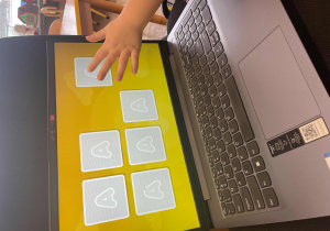 Dziecko łączy w pary