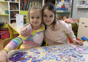 Przyjacielskie układanie puzzli