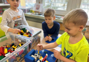 Zabawy konstrukcyjno- manipulacyjne