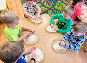 Ptasie wędrówki- zabawy sensoryczne