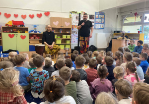 Powitanie dzieci przybyłych na koncert