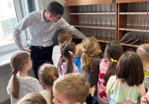 Dzieci uczą się sortować listy