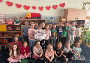 Grupa Myślicieli prezentuje swoją pracę