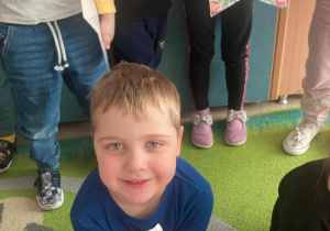 Chłopiec z lizakiem