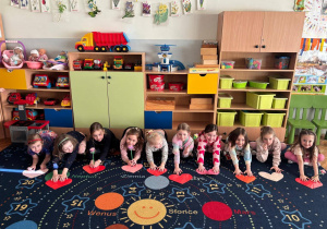 Dziewczynki z grupy Myśliciele z sercami