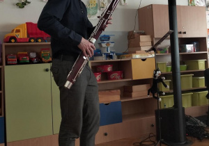 Muzyk gra na fagocie