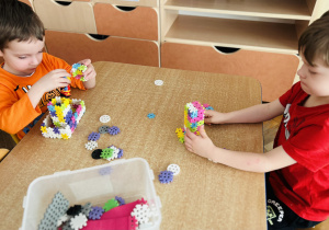 Zabawy manipulacyjno-konstrukcujne