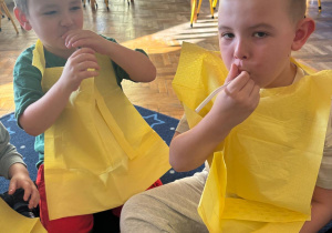 Dzieci podczas zajęć