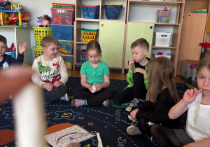 Dzieci podczas zajęć