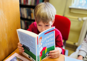 Dziecko czyta