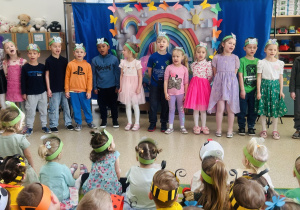 Występ dzieci podczas Dnia Wiosny