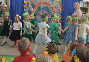 Maluszki podczas występu