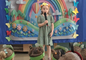 Występ solisty podczas powitania wiosny