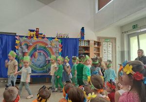 Występ dzieci podczas Dnia Wiosny