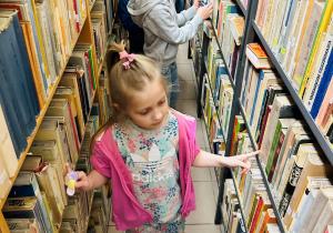 Dzieci w bibliotece