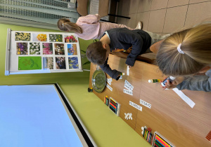 Dzieci poznają nazwy kwiatów