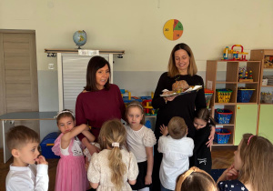 Panie Dyrektor składają życznia